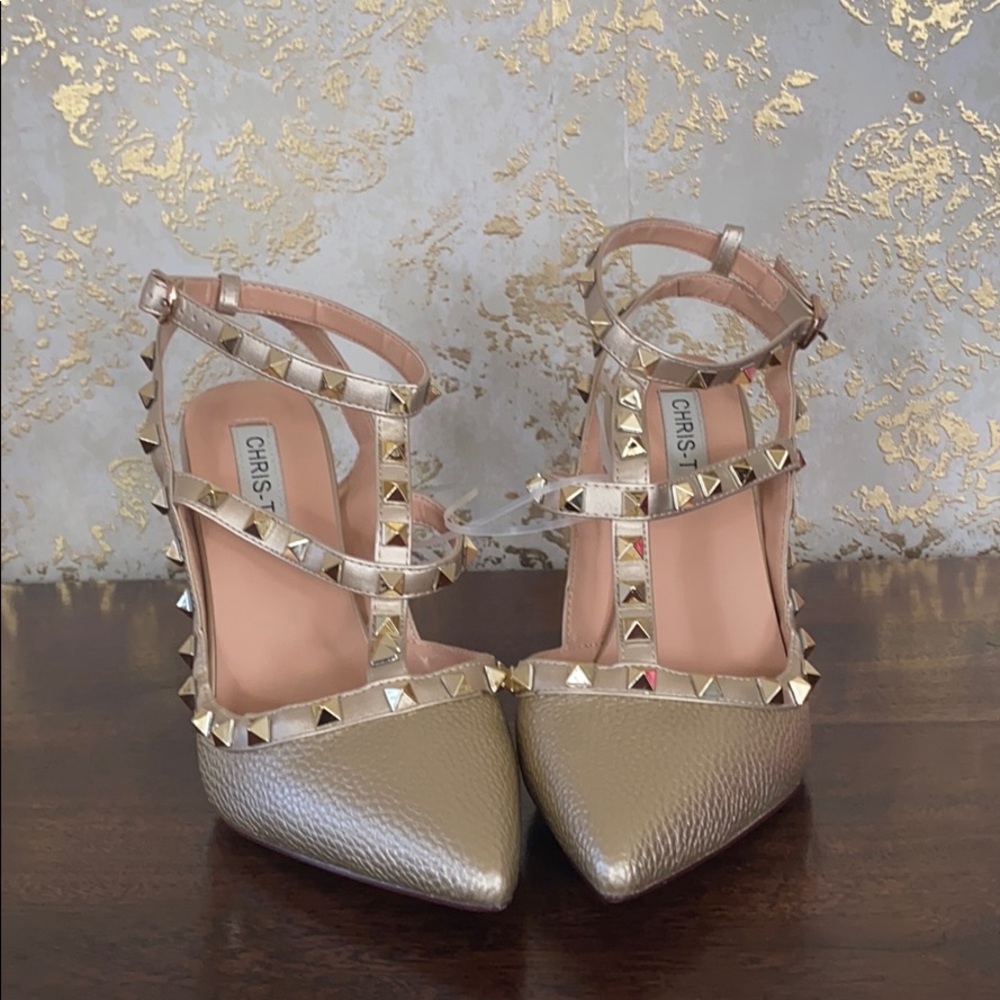 Gold pumps